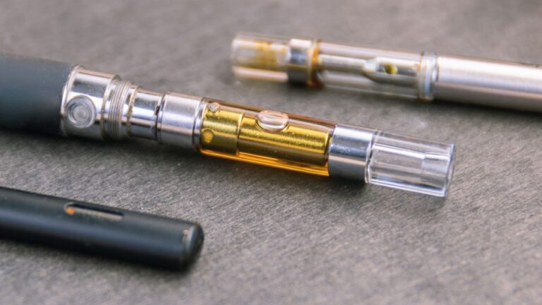 Convenience Meets Quality: HHC Disposable Vape Pens