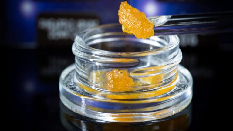 Exploring the Potential of THCA Live Resin for Managing Chronic Pain and Inflammation